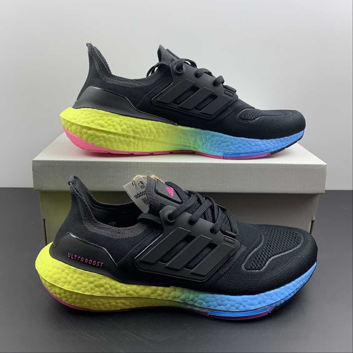 Adidas Ultraboost 22 - Preto/Amarelo