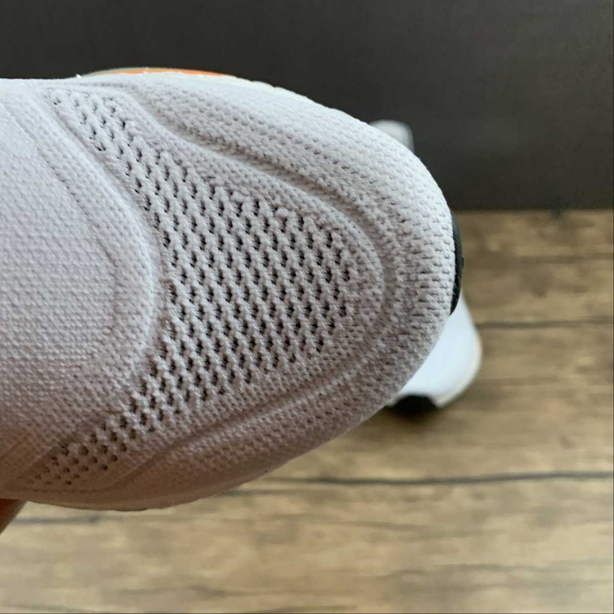 Adidas Ultraboost 22 - Branco/Verde/Laranja