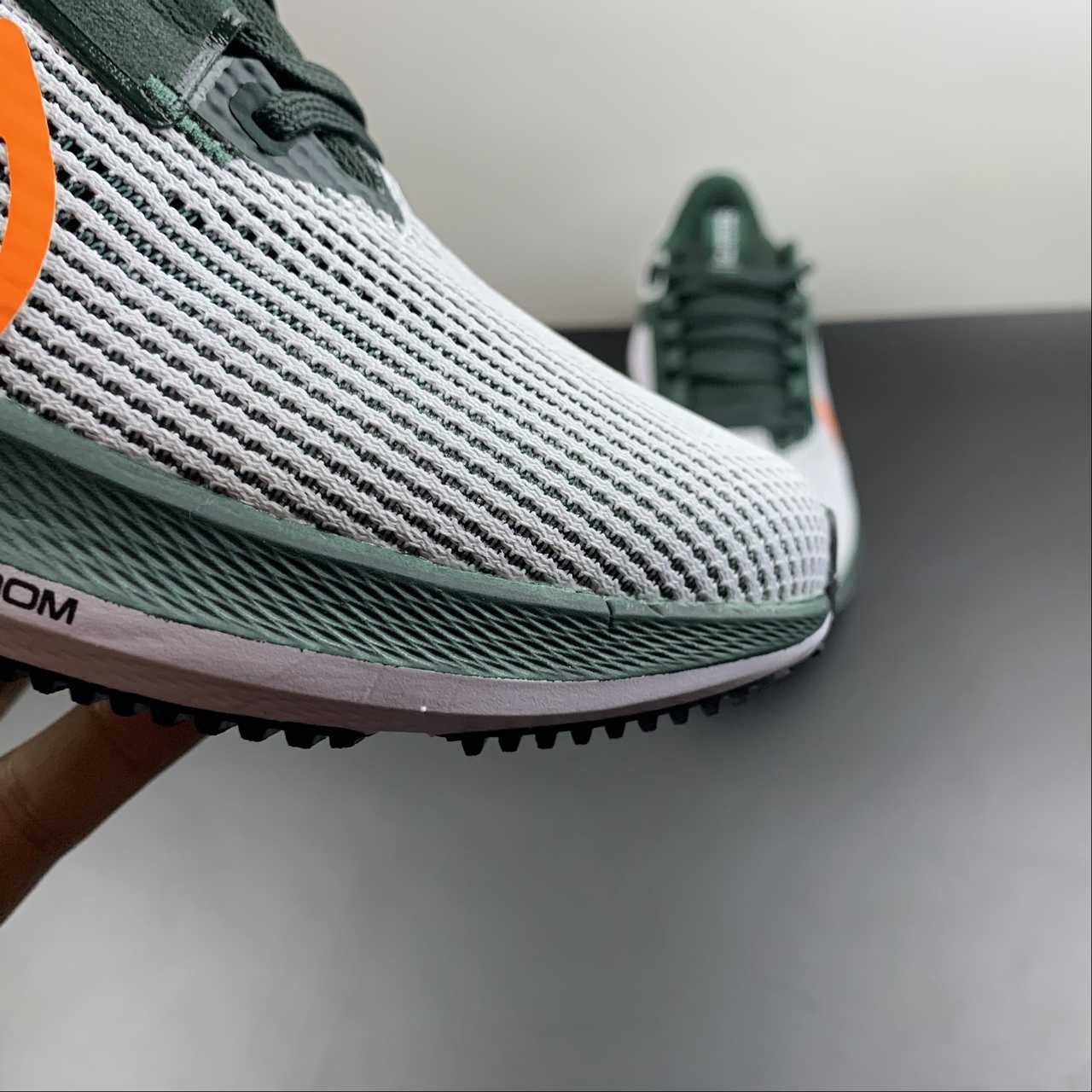 Nike Air Zoom Pegasus 40 - Cinza/Laranja