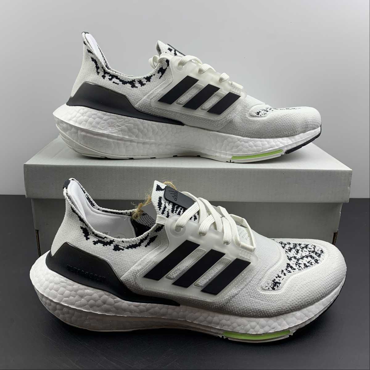 Adidas Ultraboost 22 - Branco/Preto/Verde