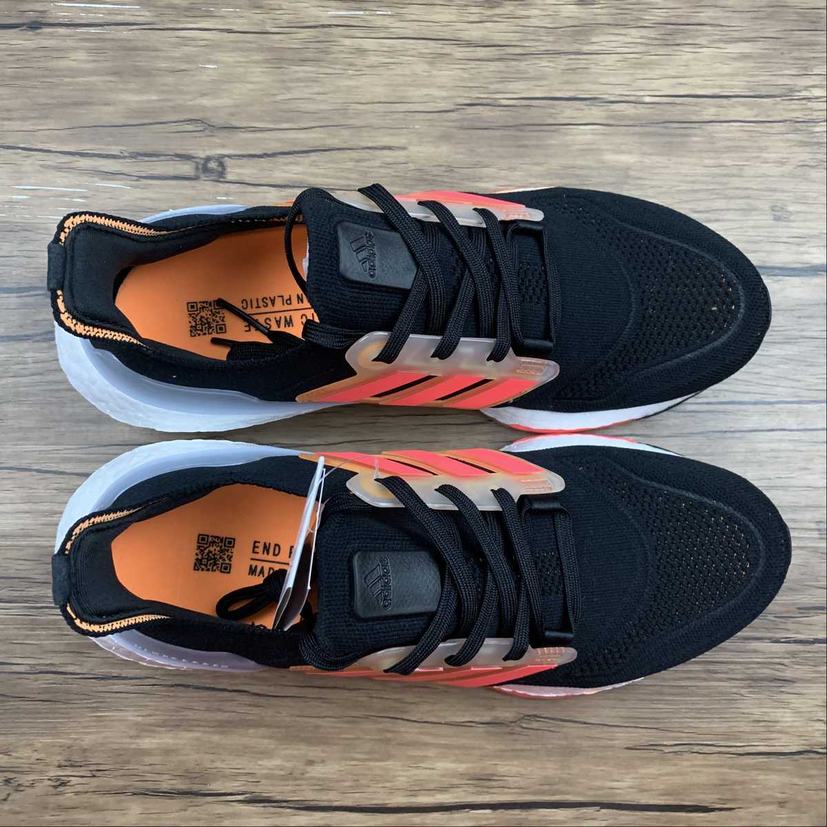 Adidas Ultraboost 22 - Preto/Laranja