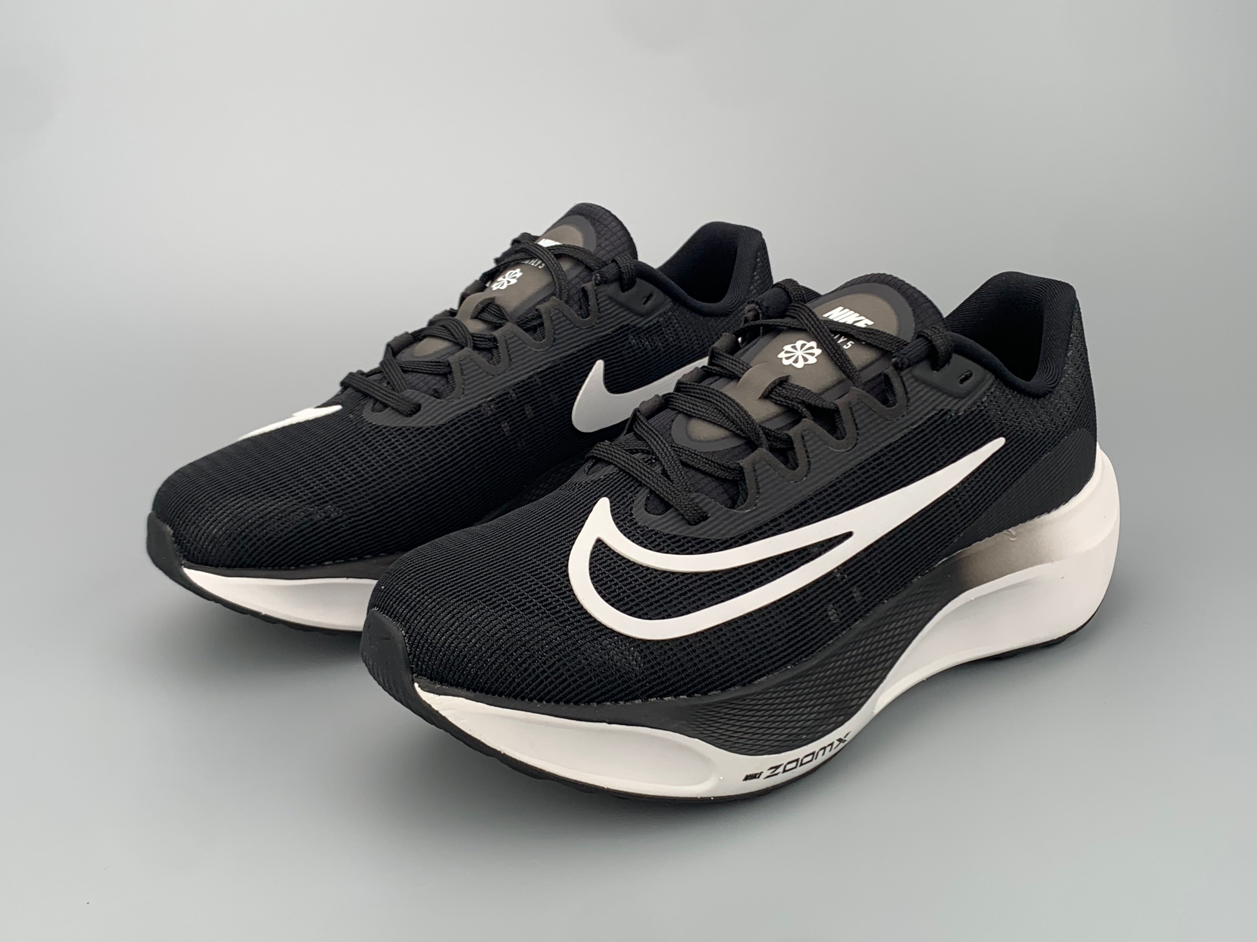 Nike Air ZoomX Fly 5 - Preto/Branco 2