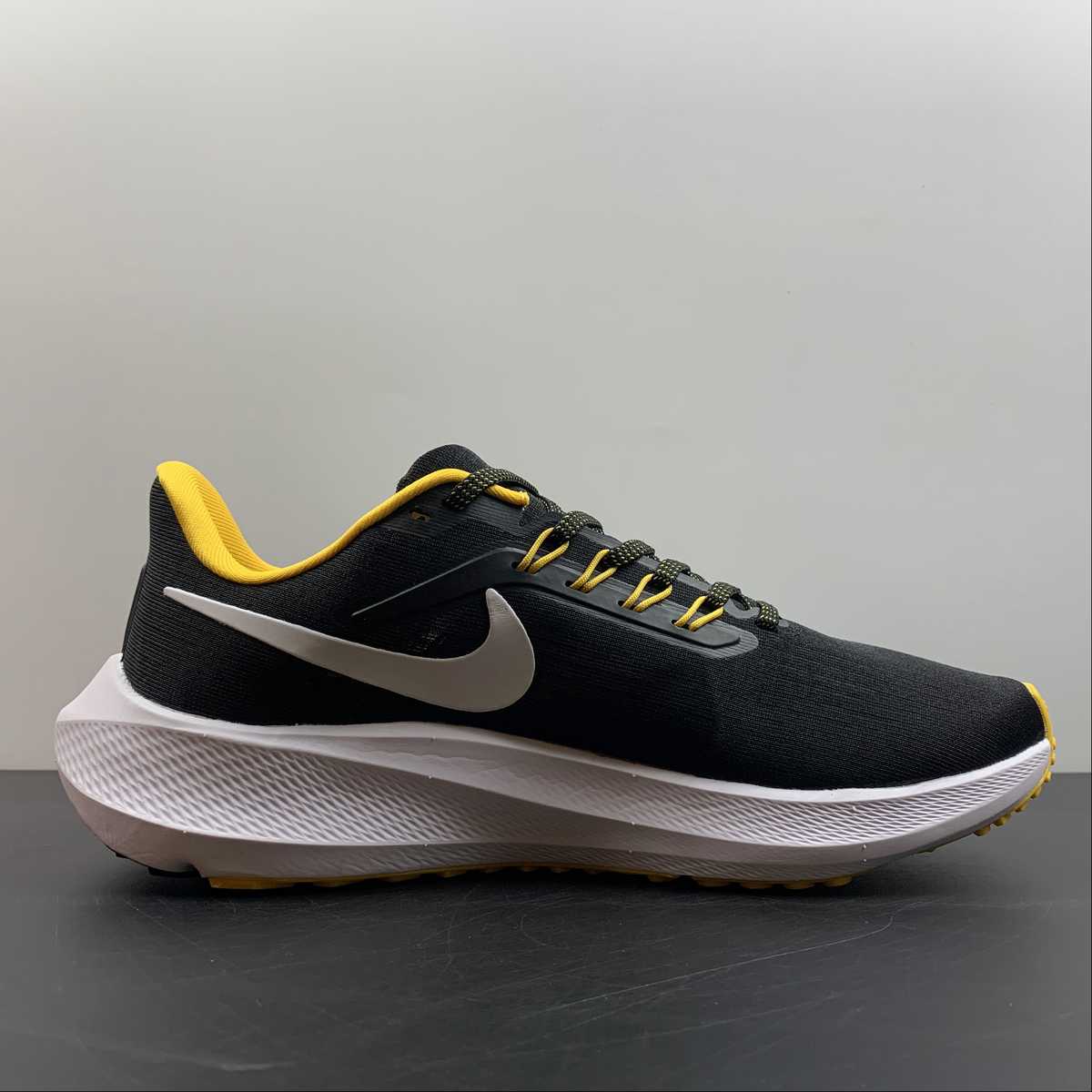 Nike Air Zoom Pegasus 39 - Preto/Amarelo
