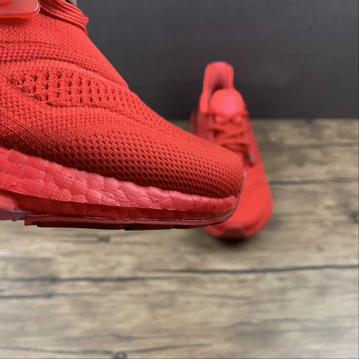 Adidas Ultraboost 22 - Vermelho/Preto