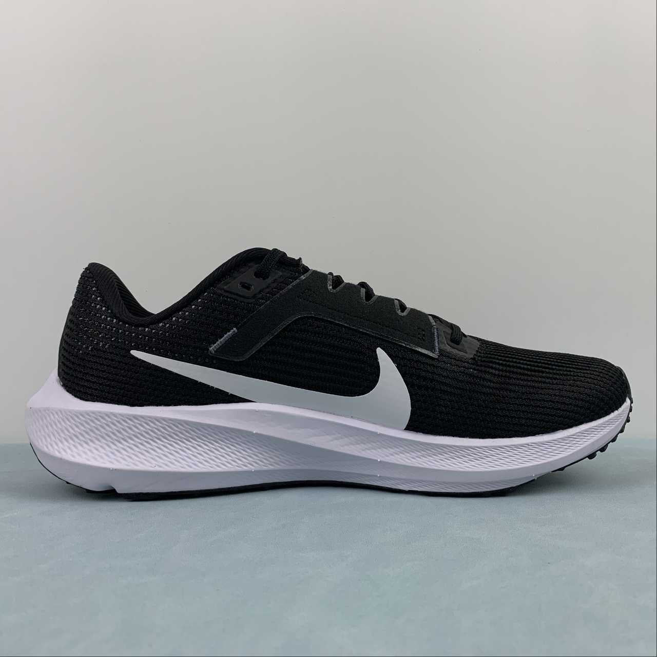 Nike Air Zoom Pegasus 40 - Preto/Branco