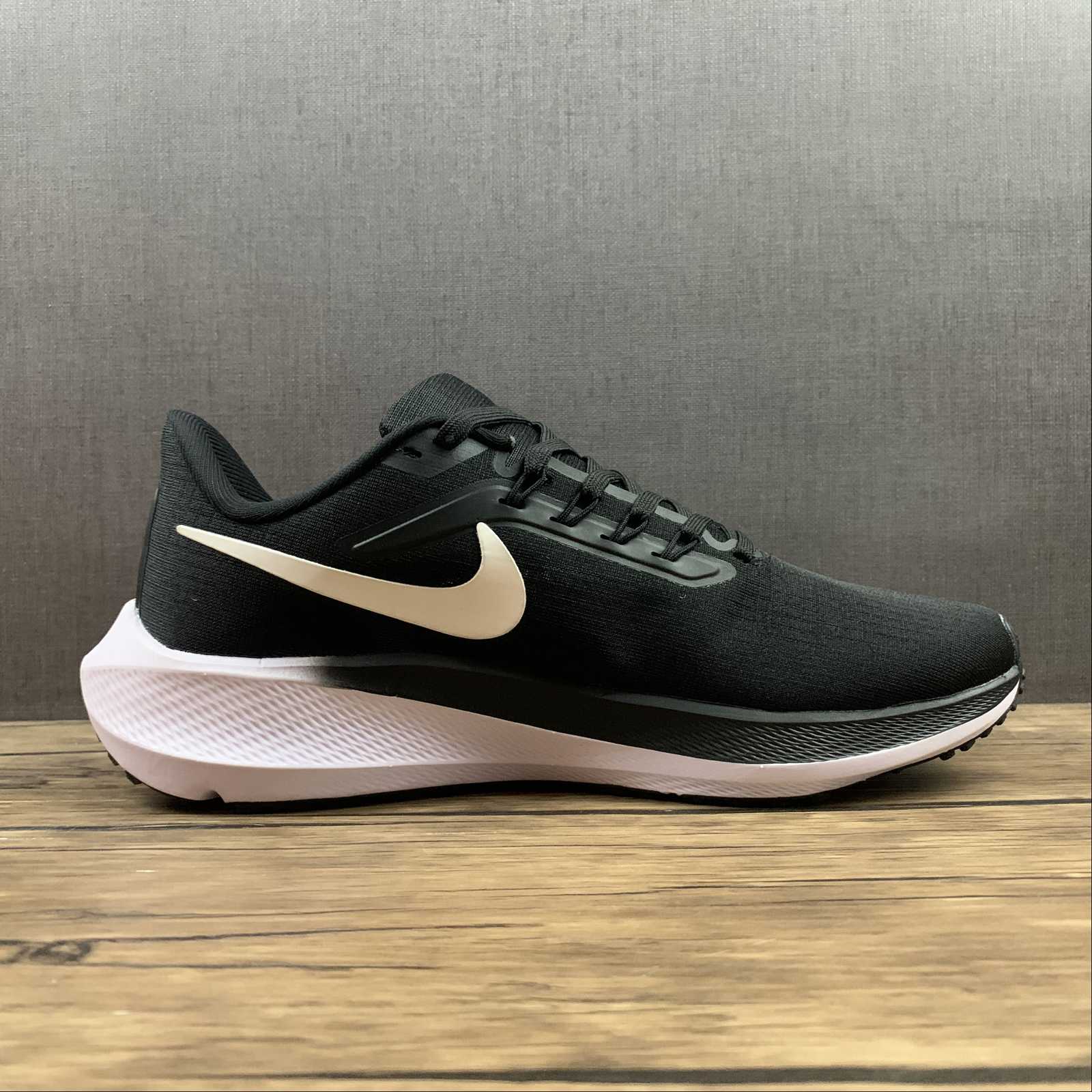 Nike Air Zoom Pegasus 39 - Preto/Branco