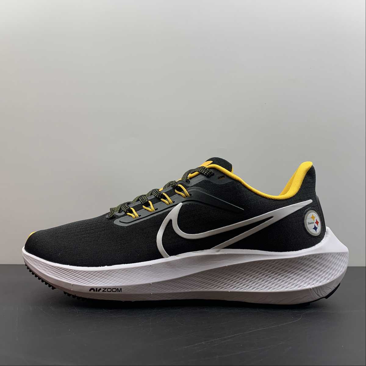 Nike Air Zoom Pegasus 39 - Preto/Amarelo