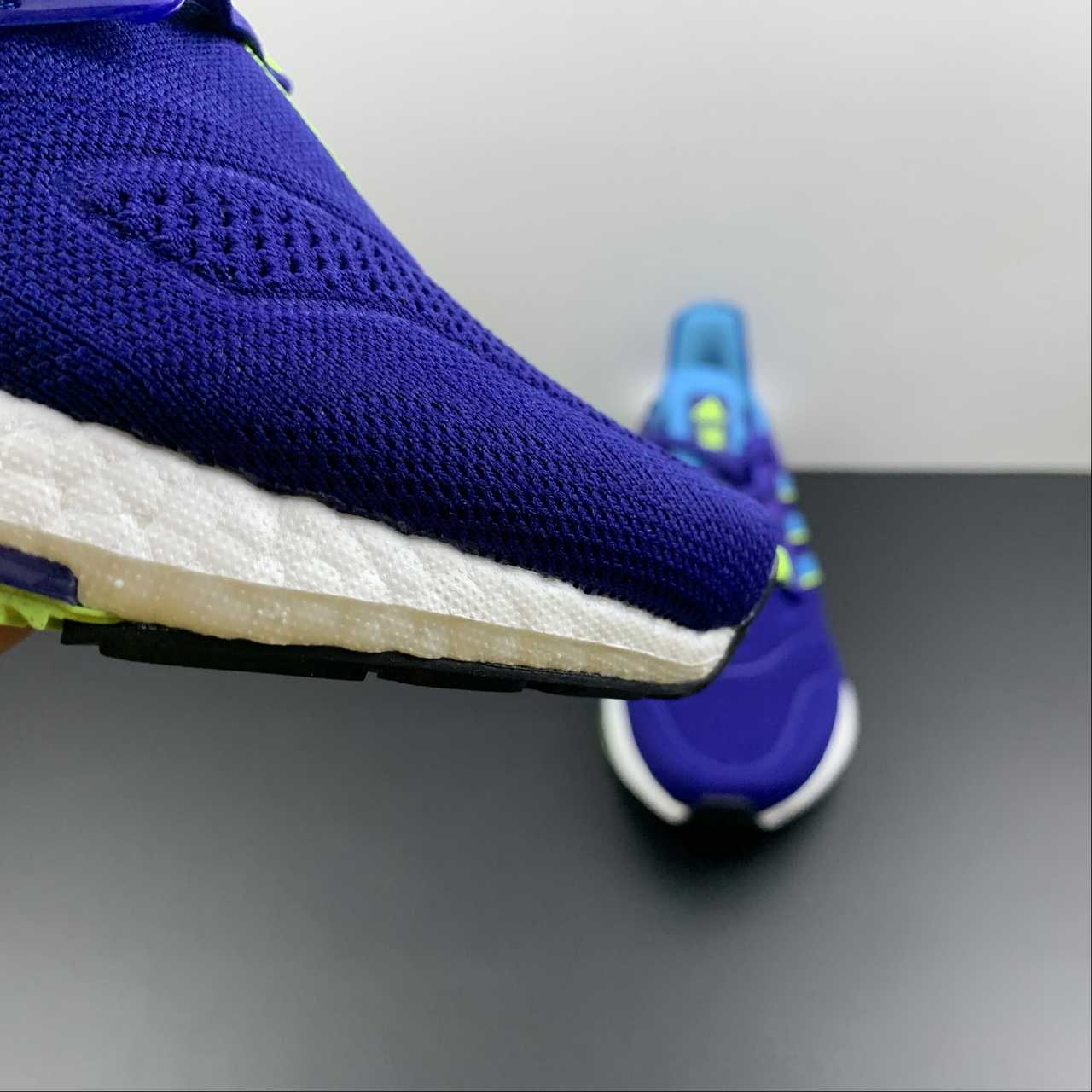 Adidas Ultraboost 22 - Roxo/Azul