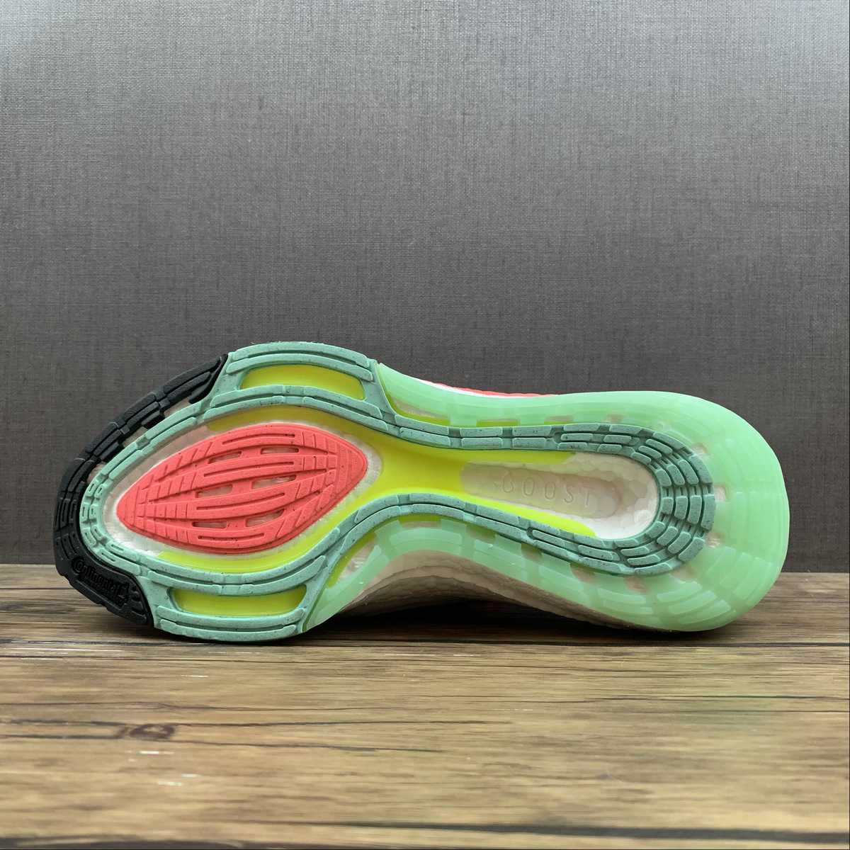 Adidas Ultraboost 22 - Branco/Laranja/Verde