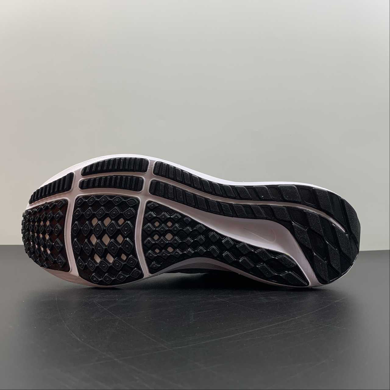 Nike Air Zoom Pegasus 39  - Cinza/Branco