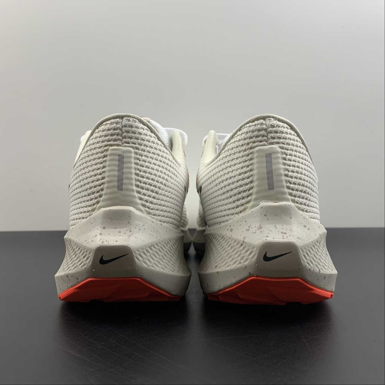 Nike Air Zoom Pegasus 40 - Branco/Preto/Laranja 2