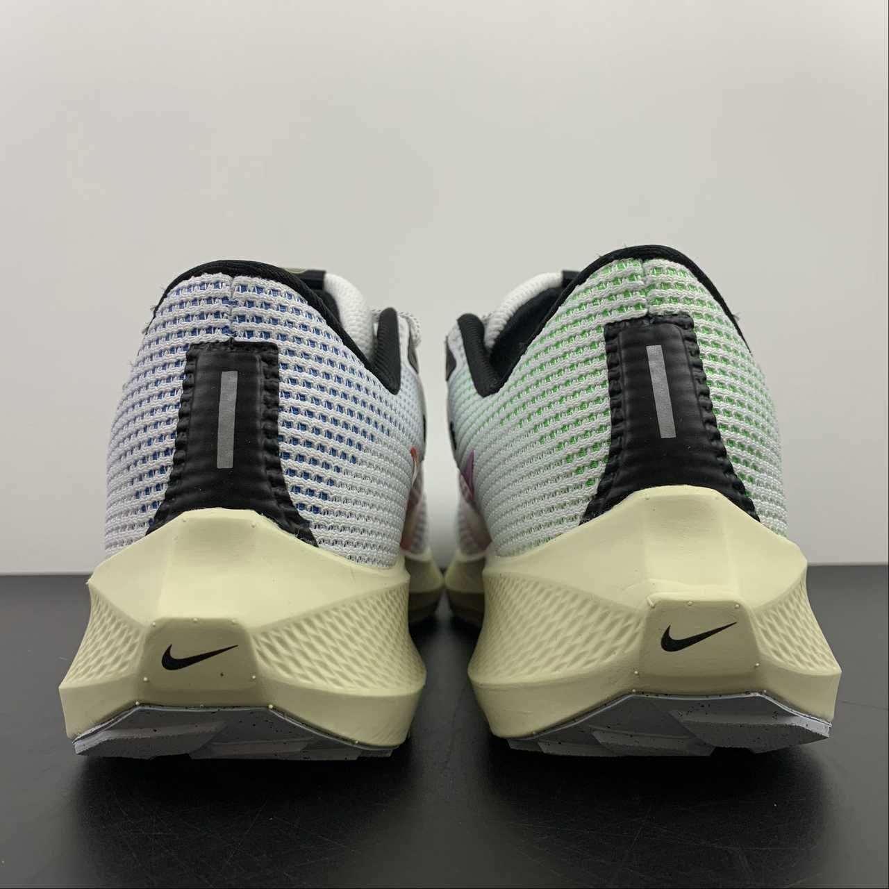 Nike Air Zoom Pegasus 40 - Cinza/Laranja/Bege