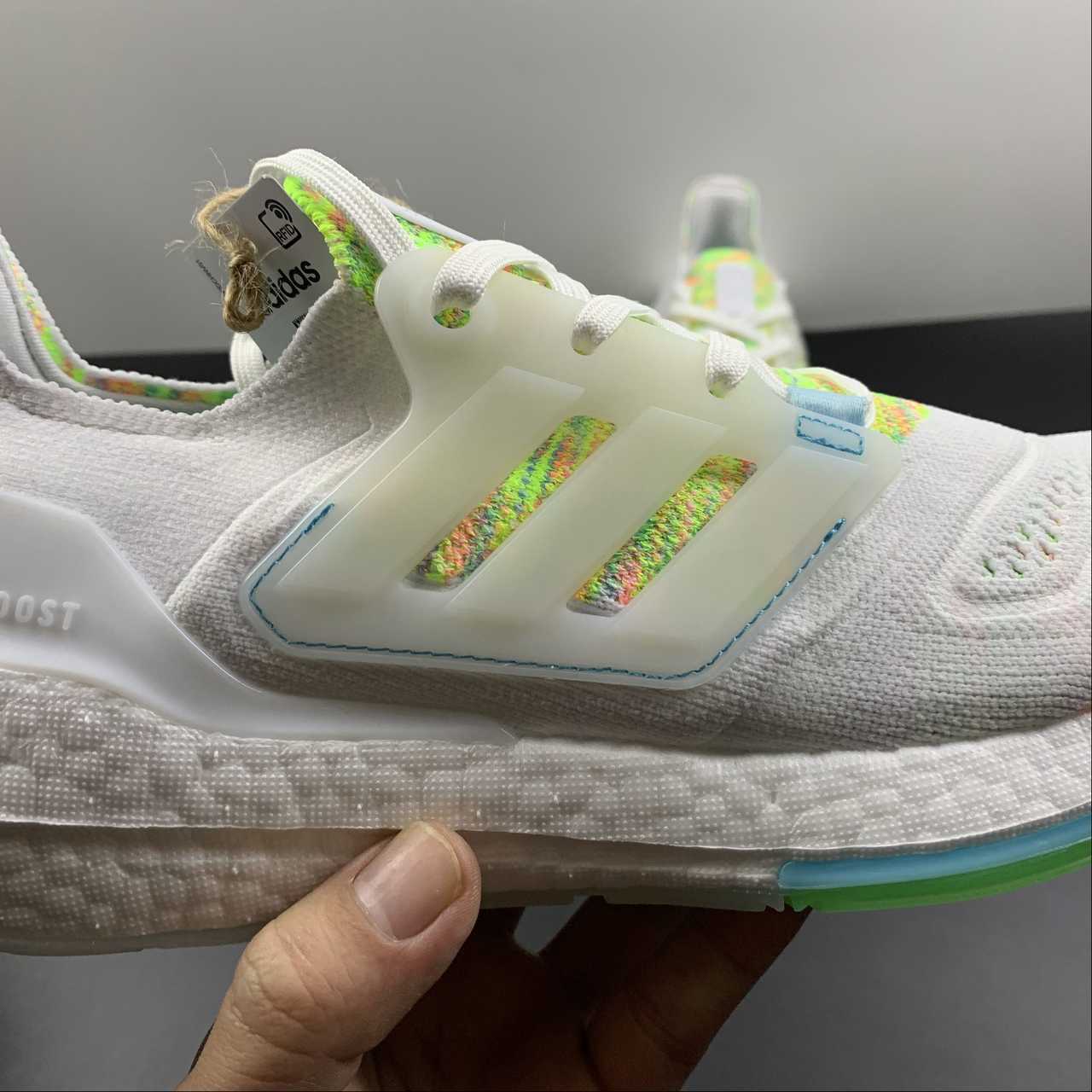 Adidas Ultraboost 22 - Branco/Verde
