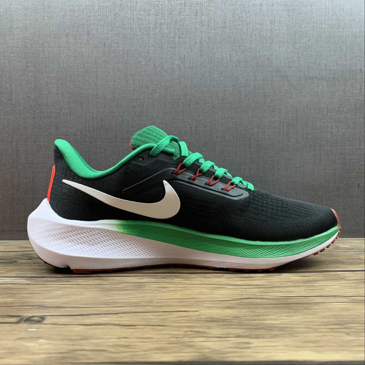 Nike Air Zoom Pegasus 39 - Preto/Verde