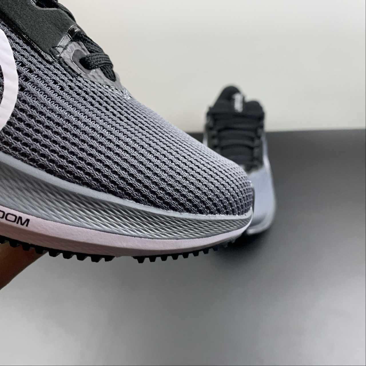 Nike Air Zoom Pegasus 40 - Cinza/Branco