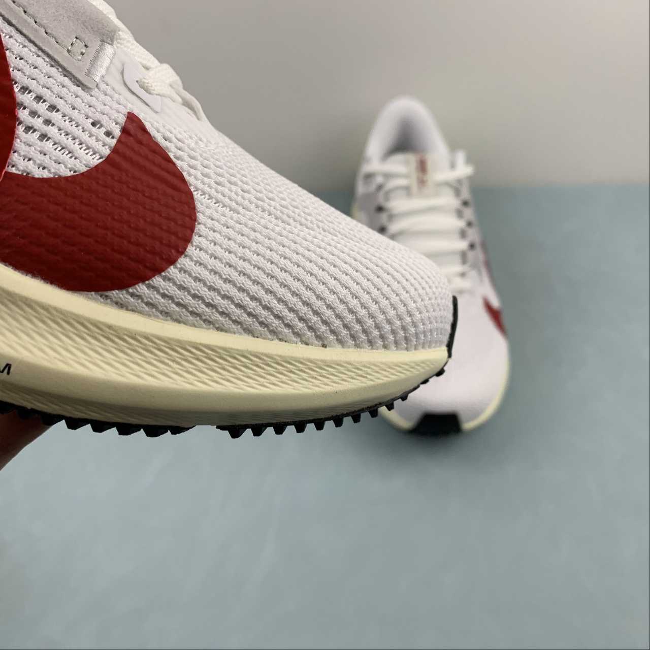 Nike Air Zoom Pegasus 40 - Branco/Vermelho