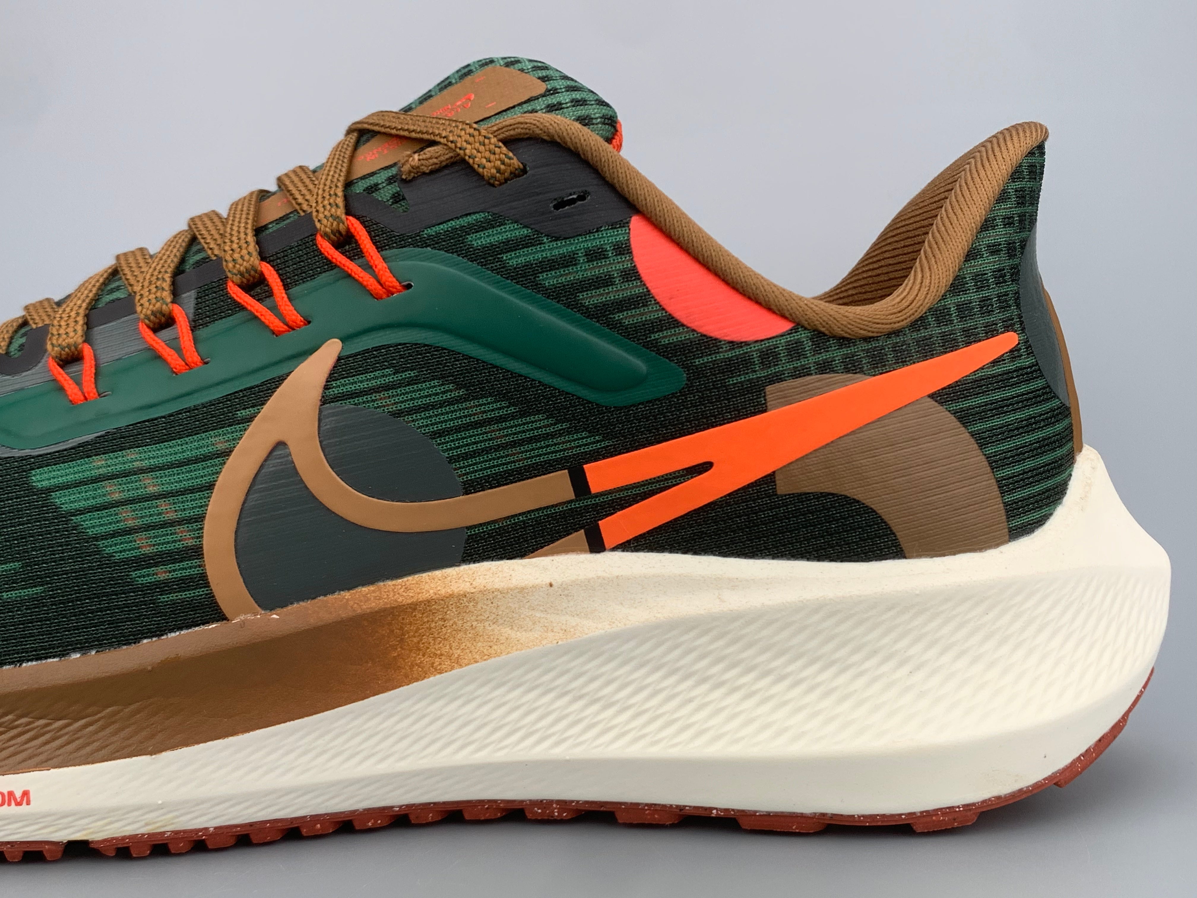 Nike Air Zoom Pegasus 39 - Verde/Marrom