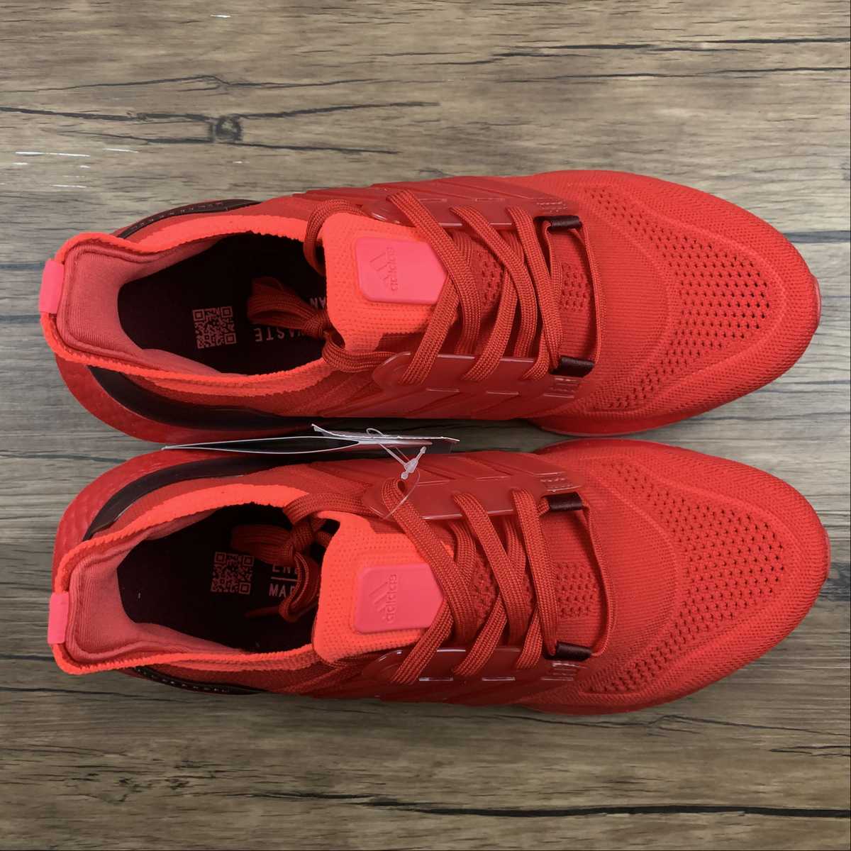 Adidas Ultraboost 22 - Vermelho/Preto