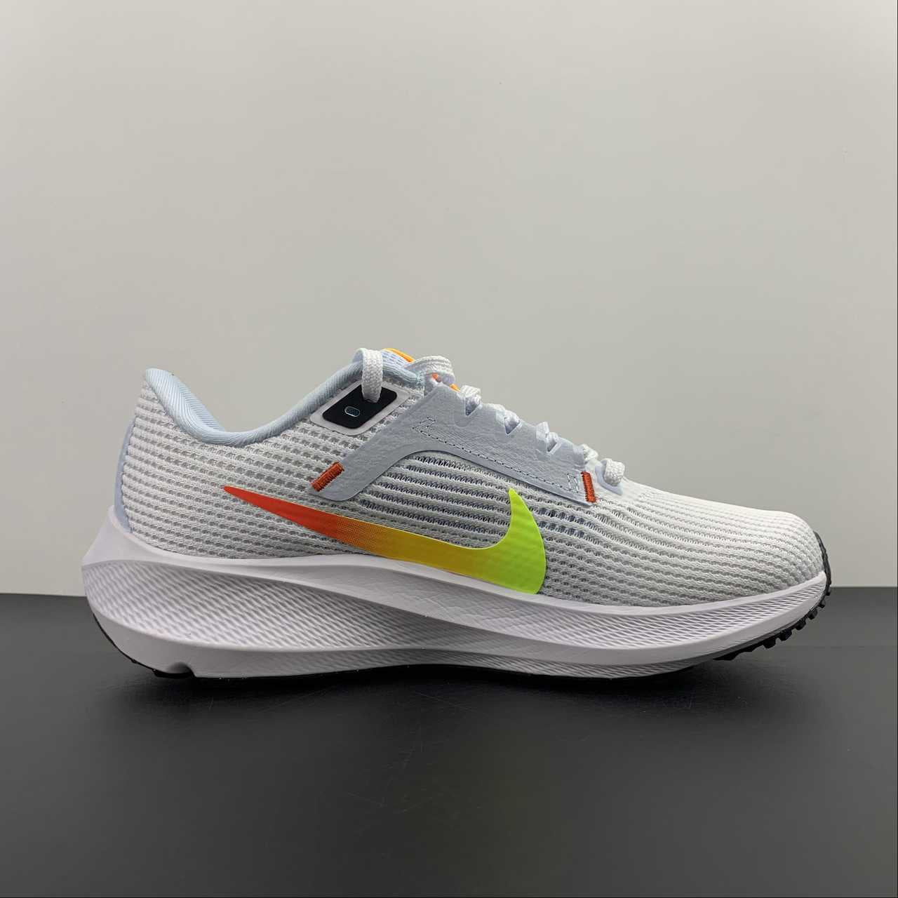 Nike Air Zoom Pegasus 40 - Branco/Laranja