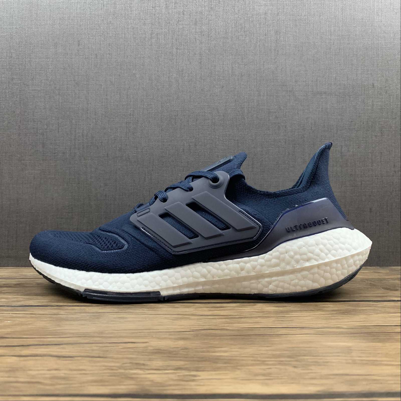 Adidas Ultraboost 22 - Azul Marinho