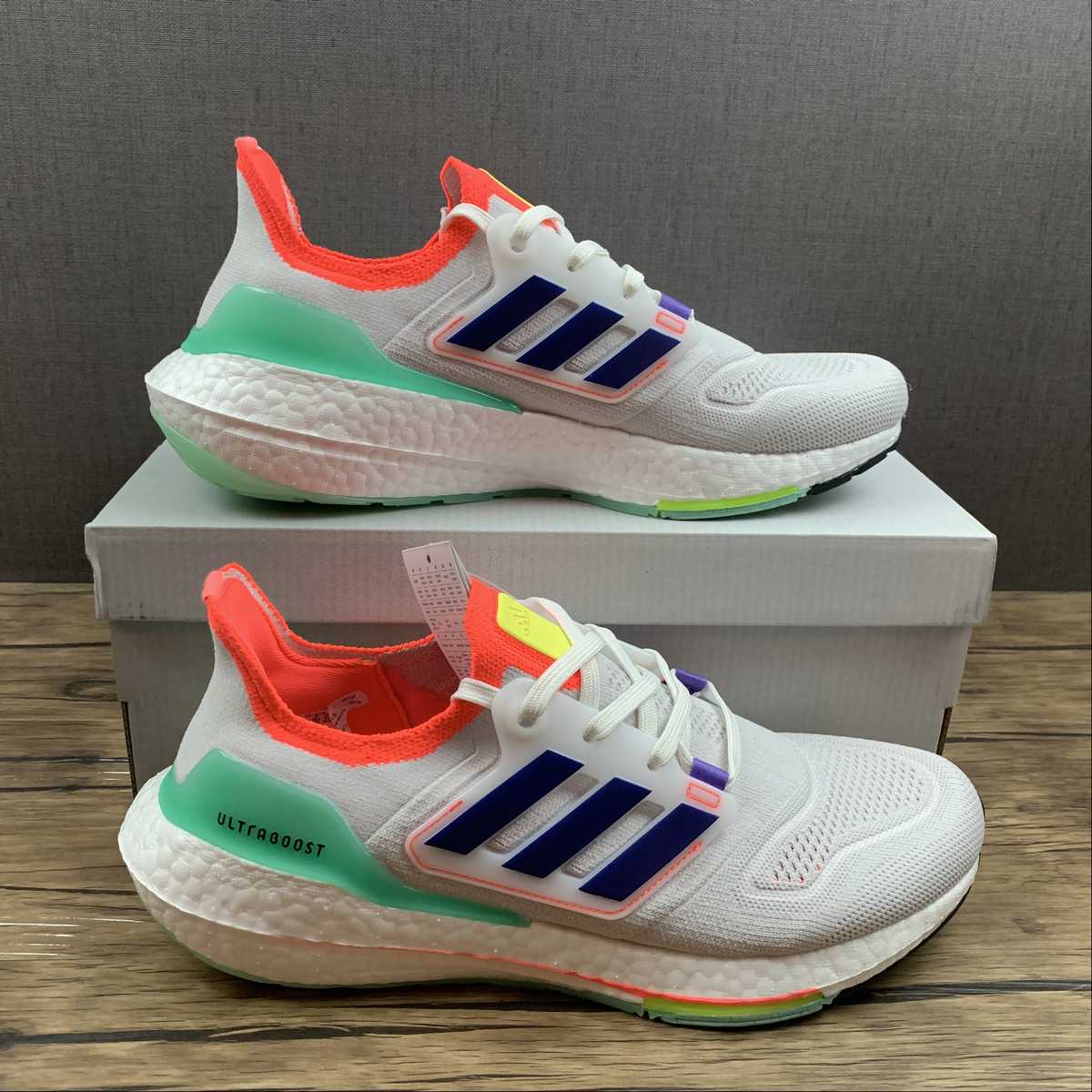 Adidas Ultraboost 22 - Branco/Laranja/Verde