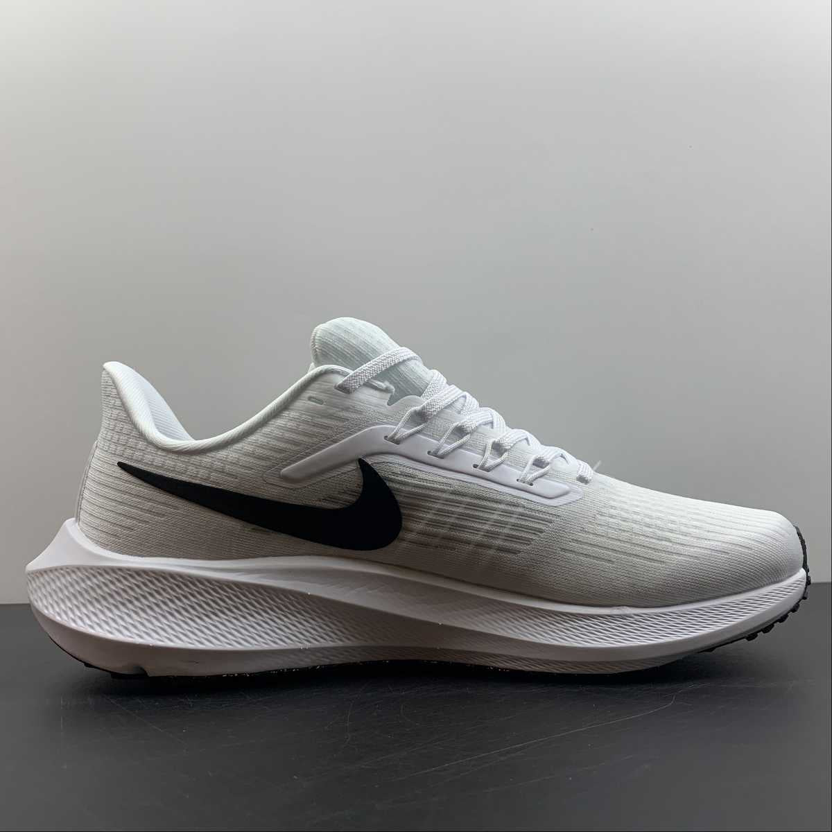 Nike Air Zoom Pegasus 39 - Branco/Preto