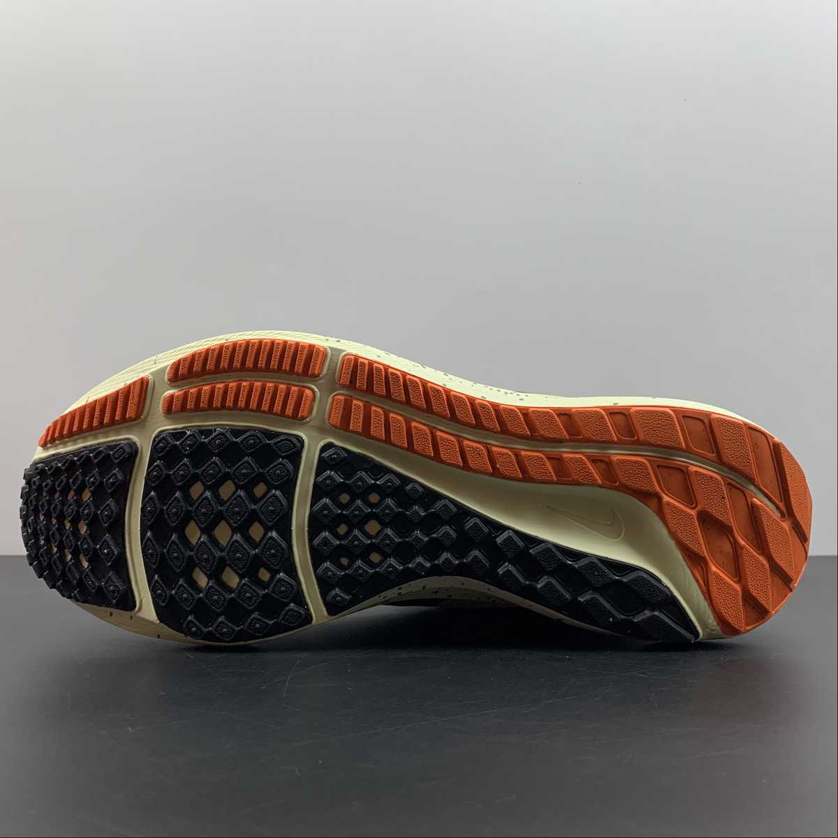 Nike Air Zoom Pegasus 39 - Preto/Bege