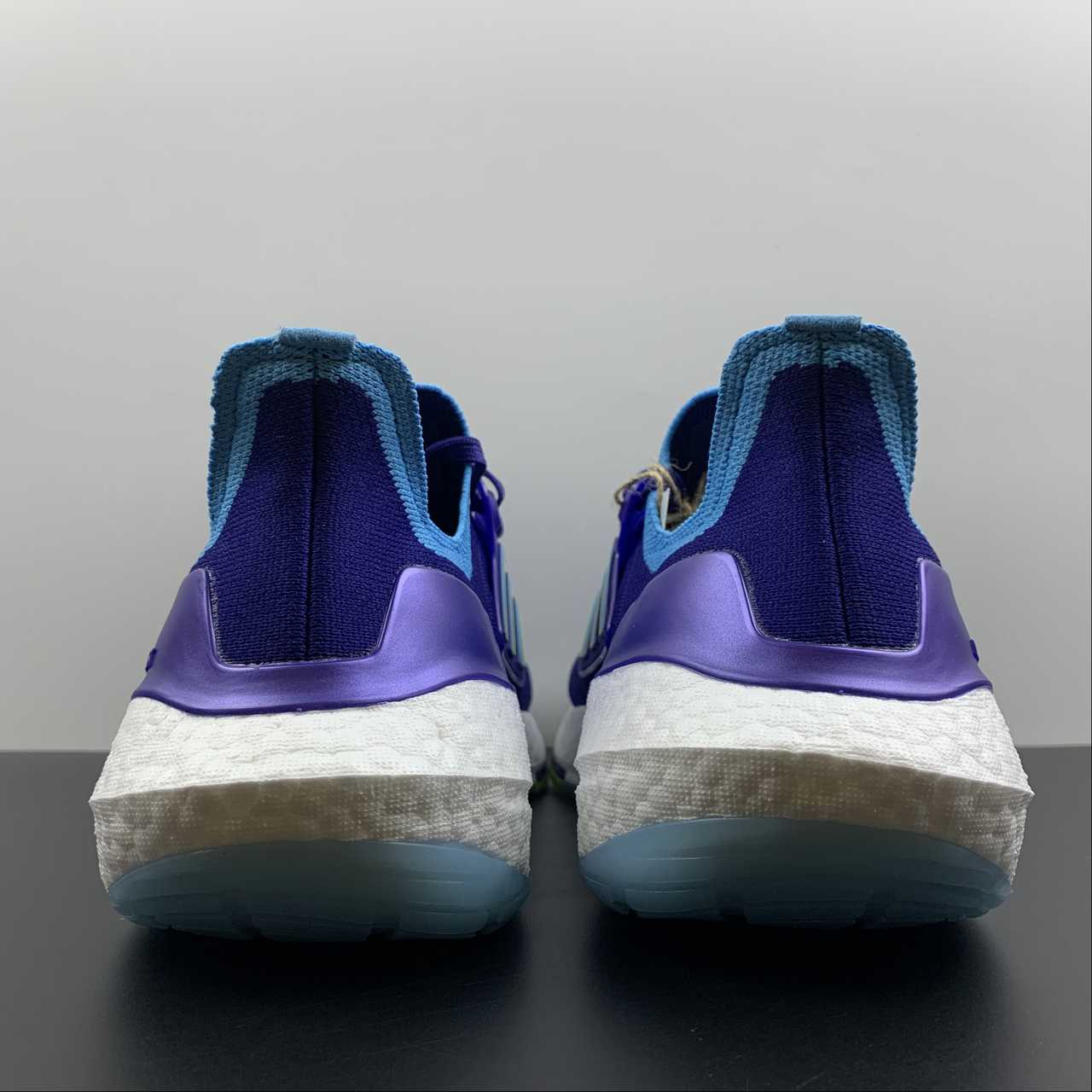 Adidas Ultraboost 22 - Roxo/Azul