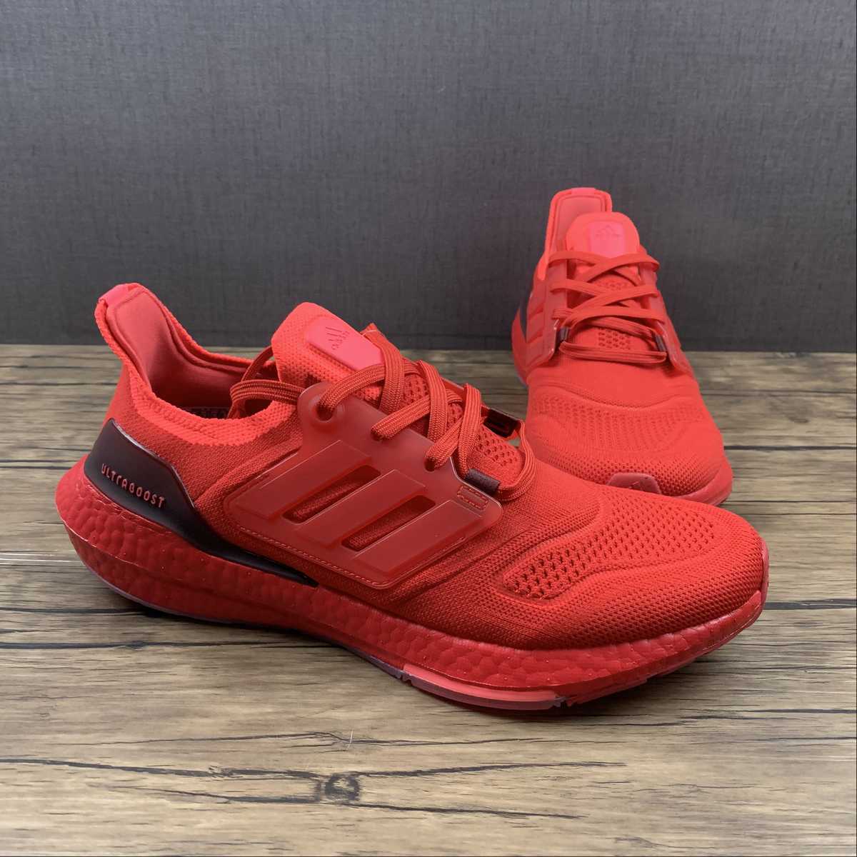 Adidas Ultraboost 22 - Vermelho/Preto
