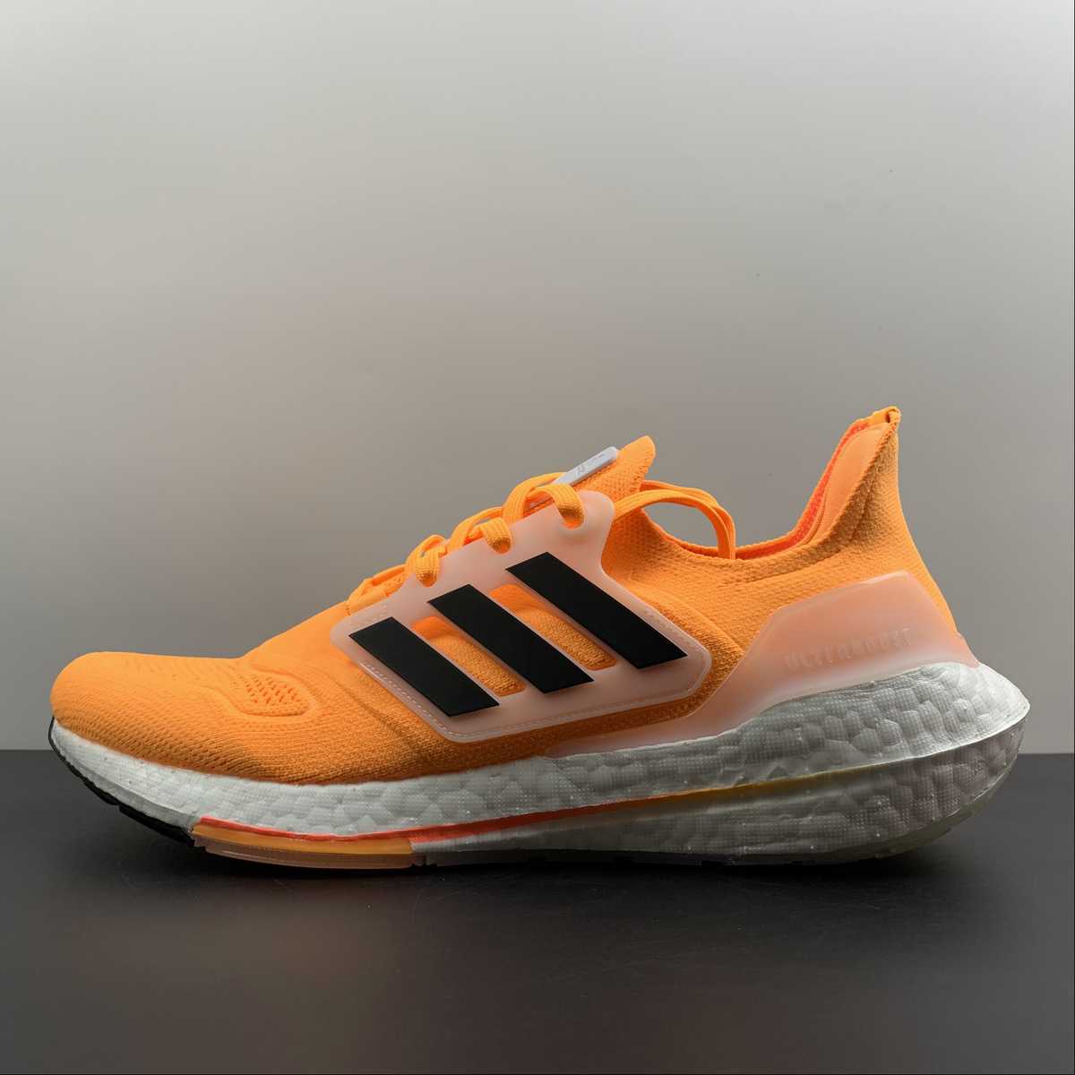 Adidas Ultraboost 22 - Laranja