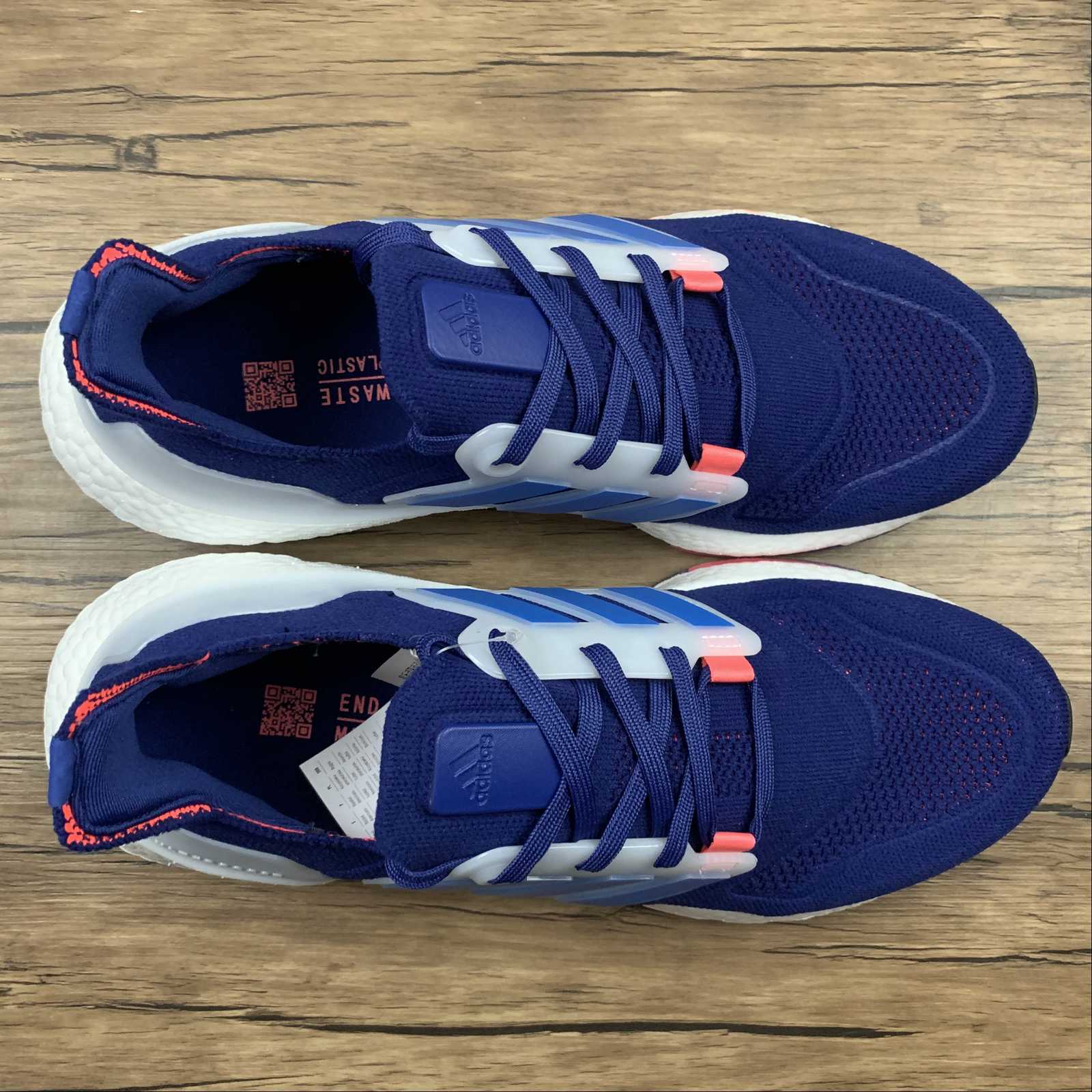 Adidas Ultraboost 22 - Azul/Branco