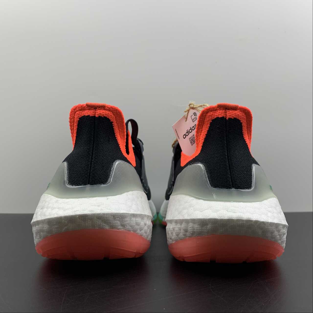 Adidas Ultraboost 22 - Preto/Laranja/Branco