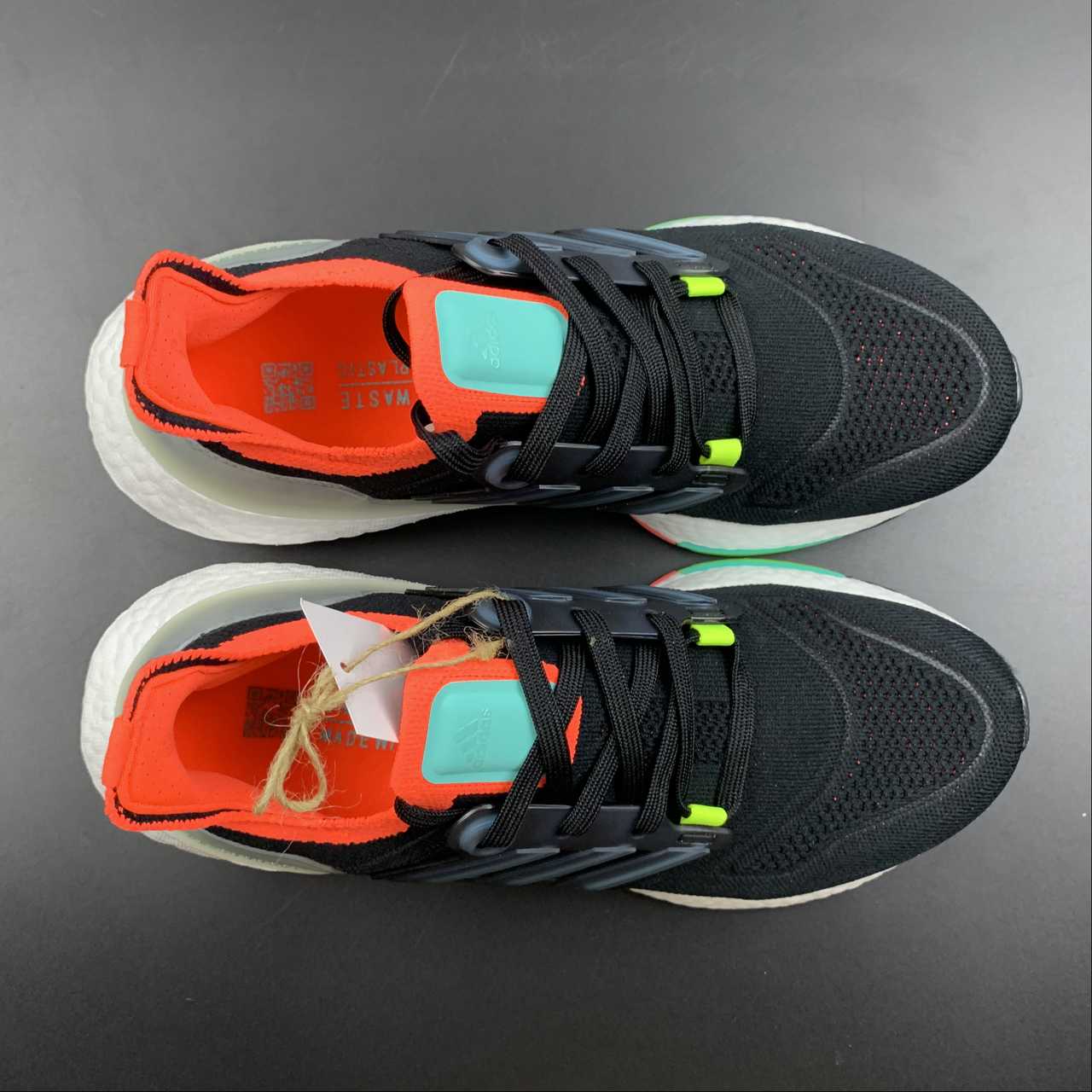 Adidas Ultraboost 22 - Preto/Laranja/Branco