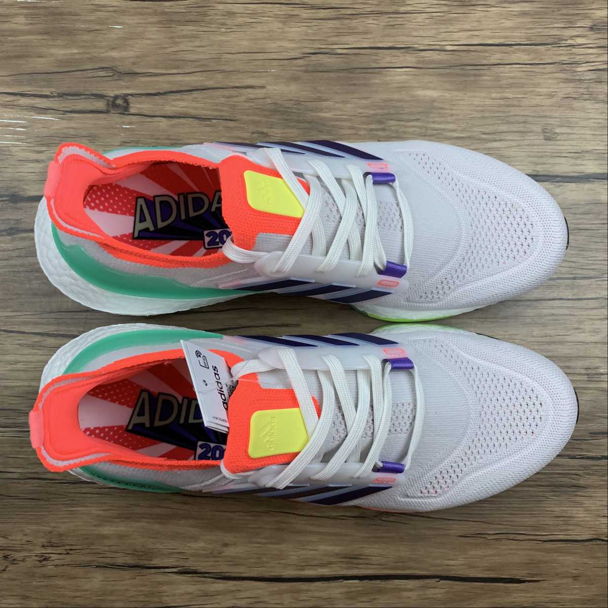 Adidas Ultraboost 22 - Branco/Laranja/Verde