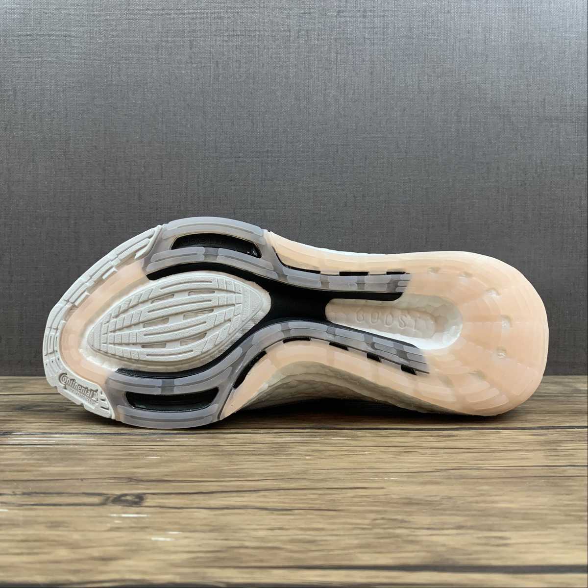 Adidas Ultraboost 22 - Branco/Nude