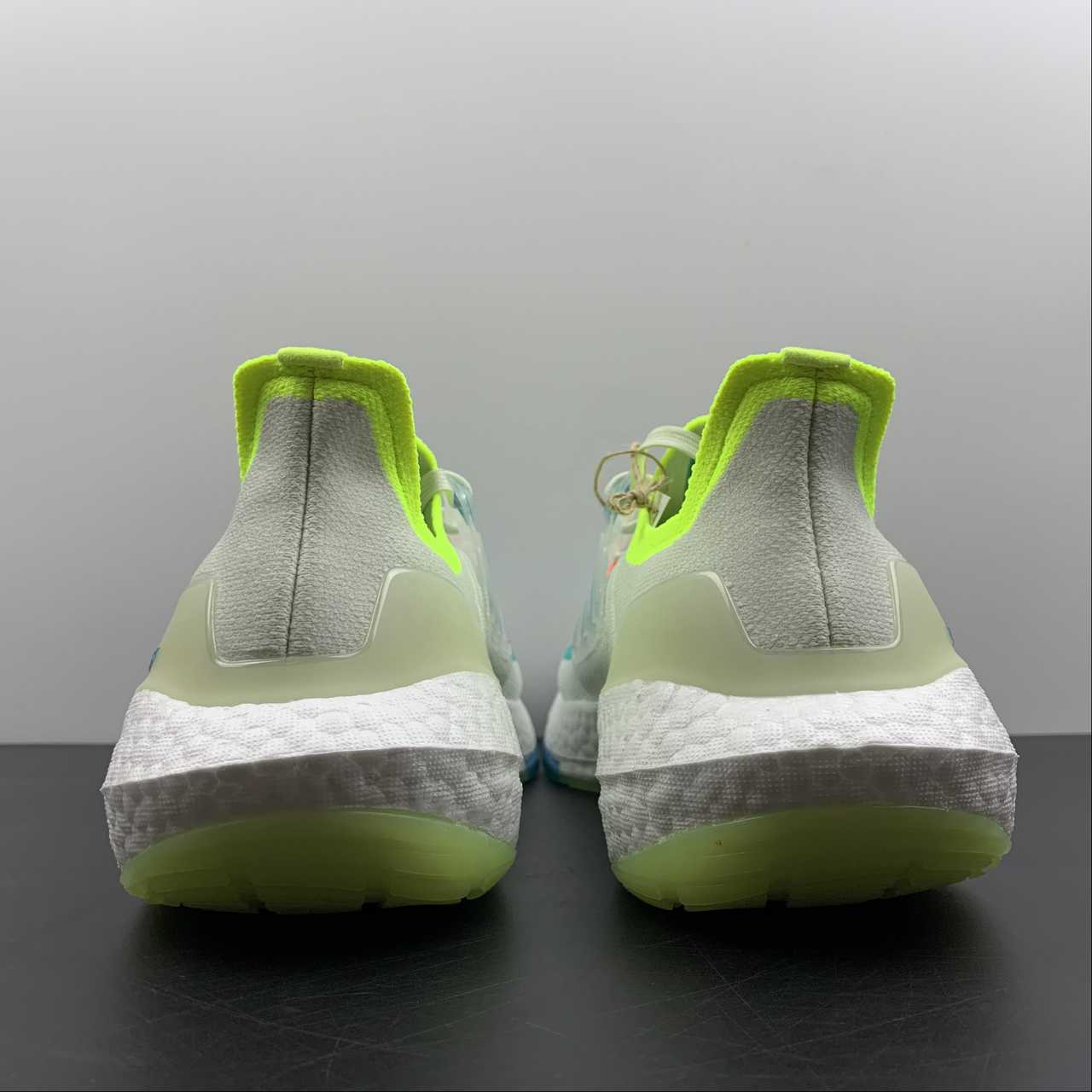 Adidas Ultraboost 22 - Cinza/Verde