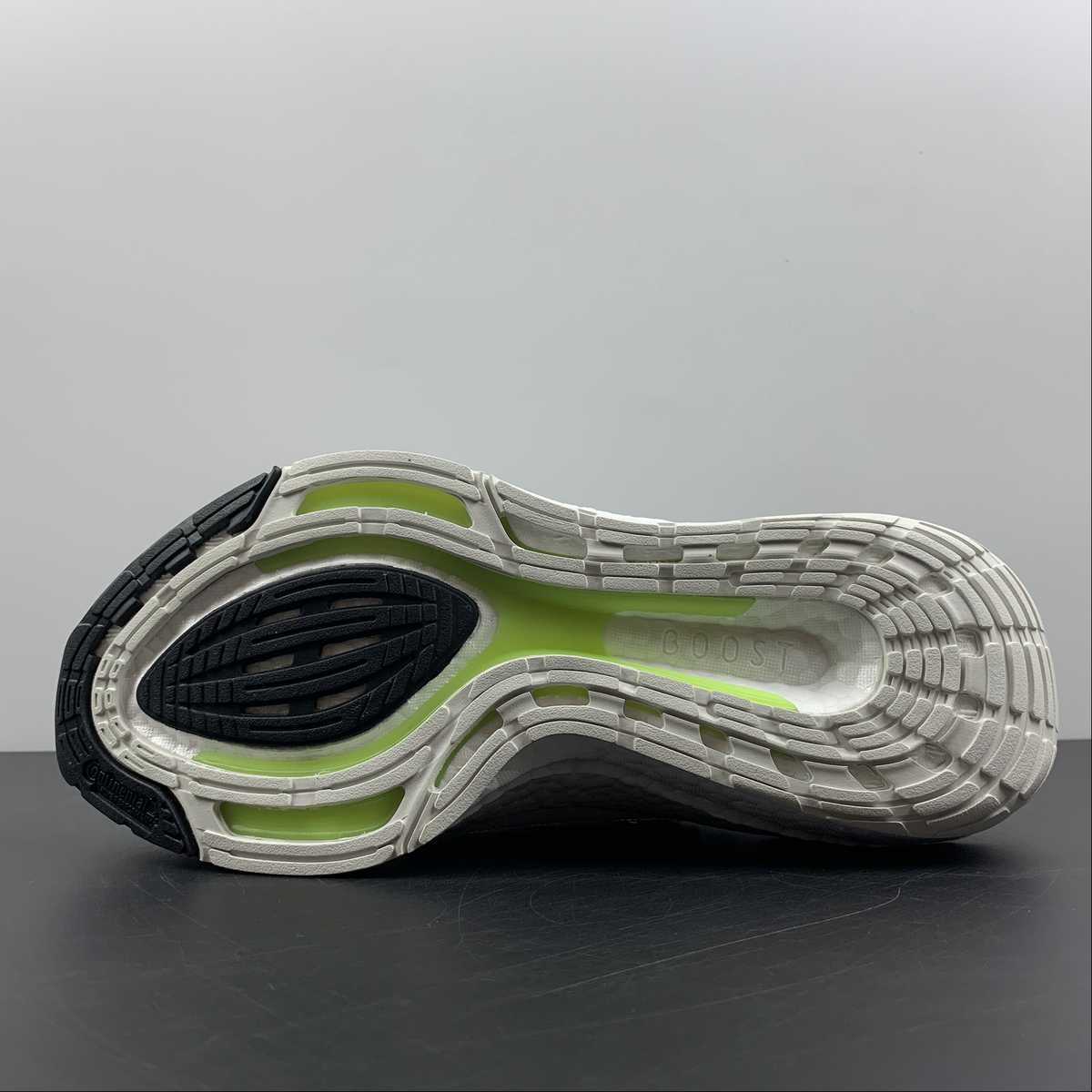 Adidas Ultraboost 22 - Branco/Preto/Verde