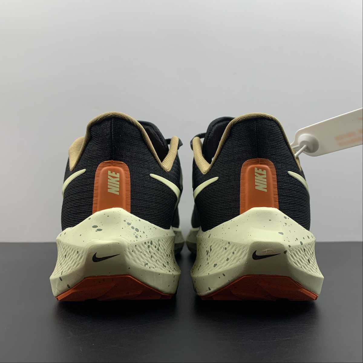 Nike Air Zoom Pegasus 39 - Preto/Bege