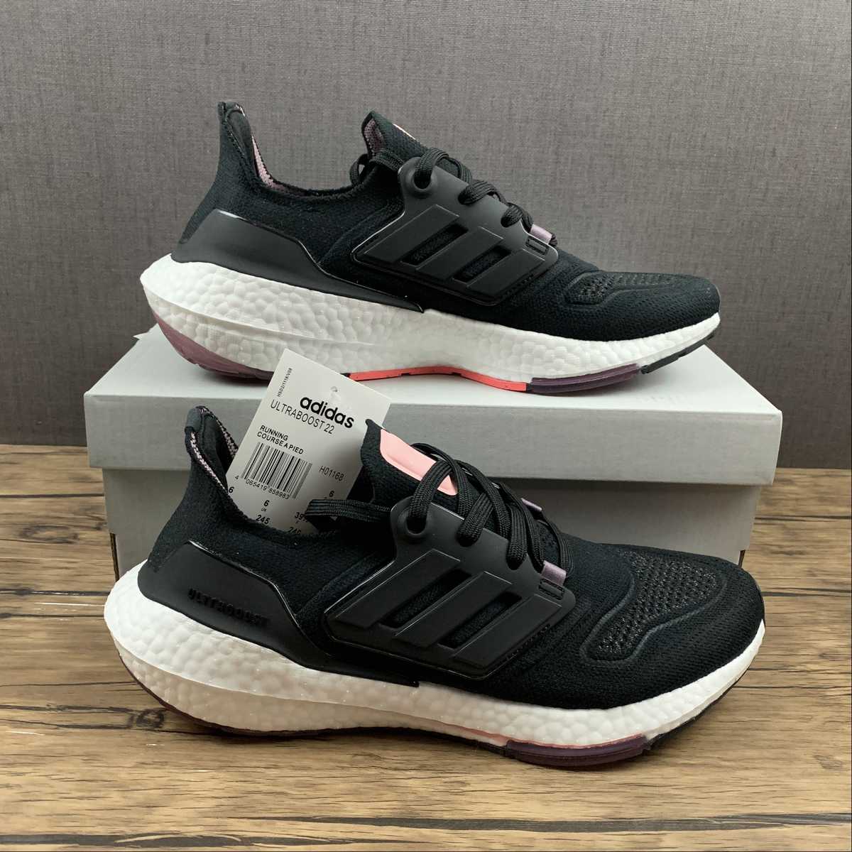 Adidas Ultraboost 22 - Preto/Branco