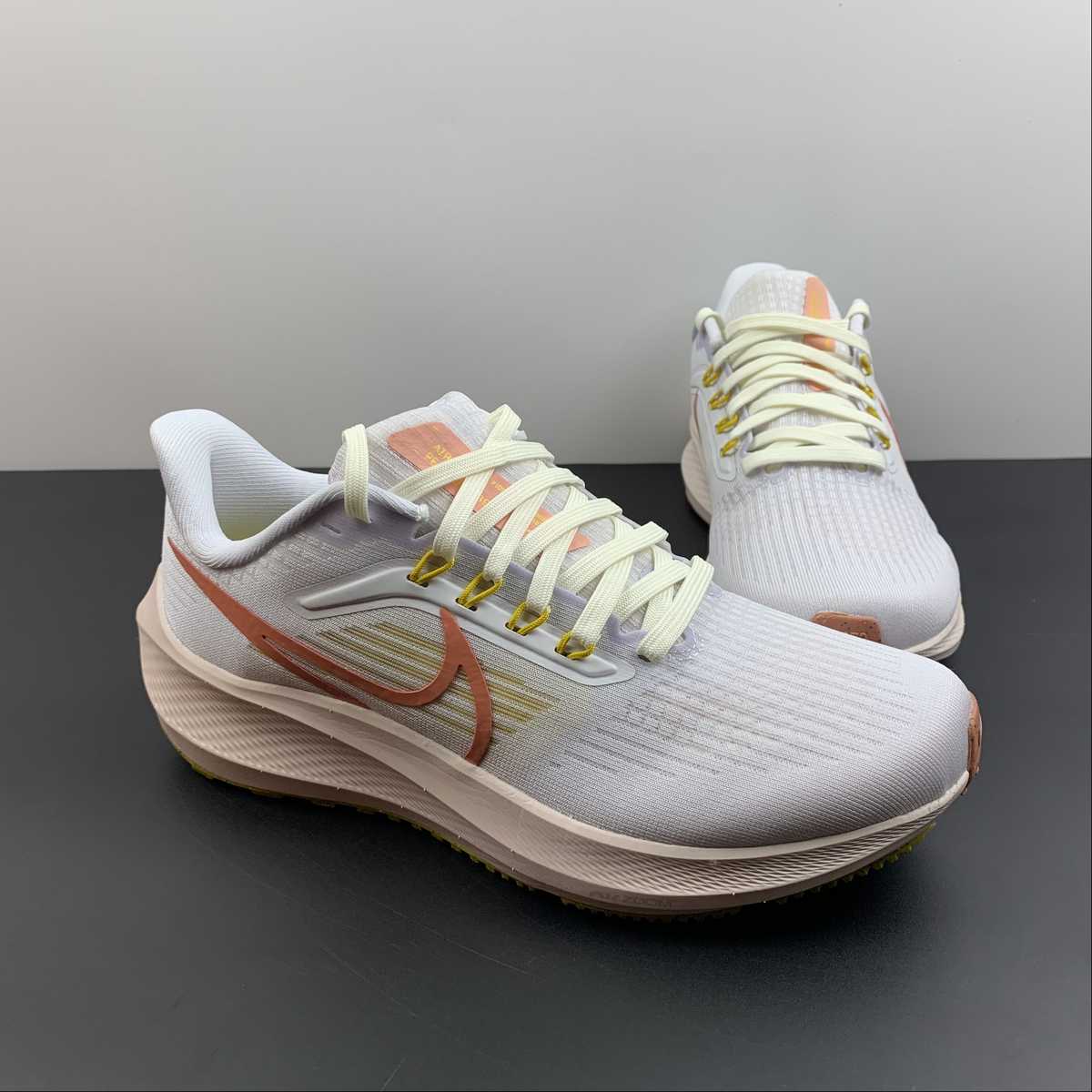 Nike Air Zoom Pegasus 39 - Branco/Laranja
