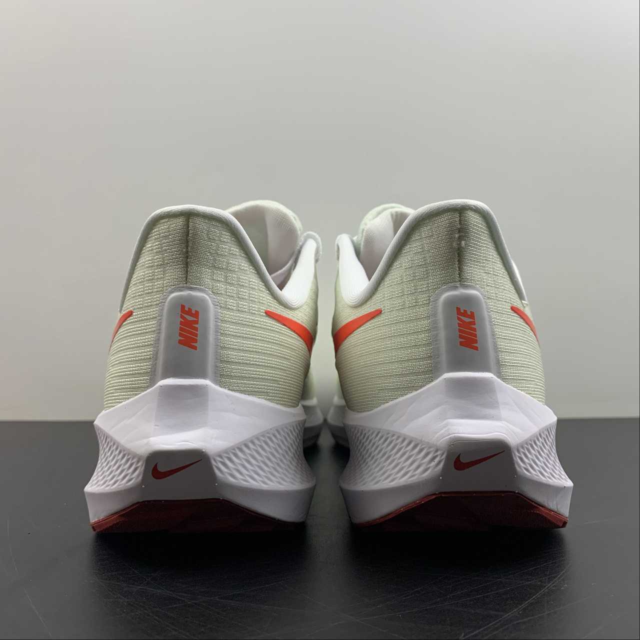 Nike Air Zoom Pegasus 39- Branco/Laranja