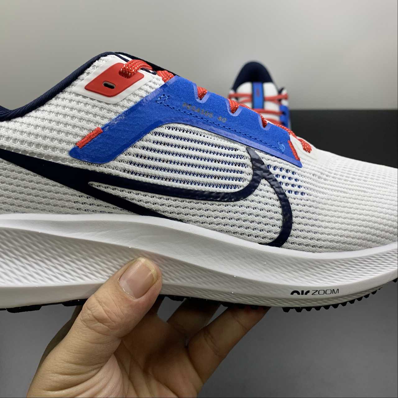 Nike Air Zoom Pegasus 40 - Branco/Preto/Azul