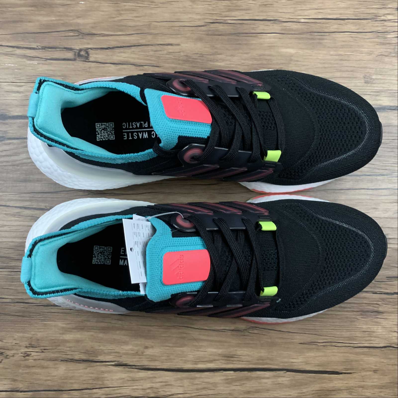 Adidas Ultraboost 22 - Preto/Turquesa