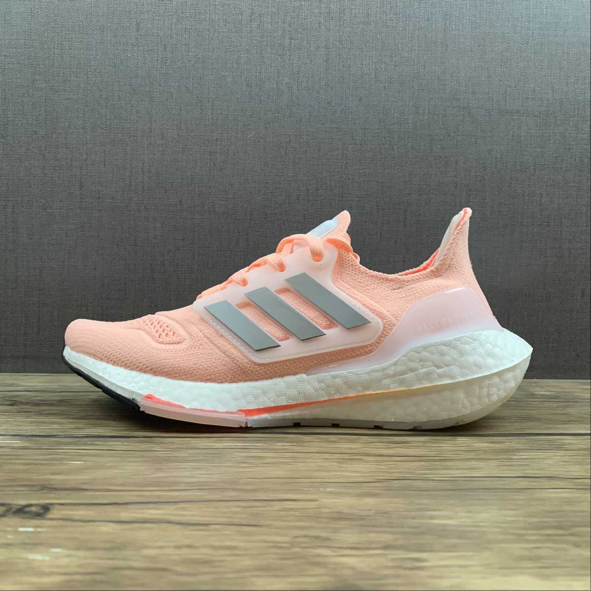 Adidas Ultraboost 22 - Rosa/Cinza