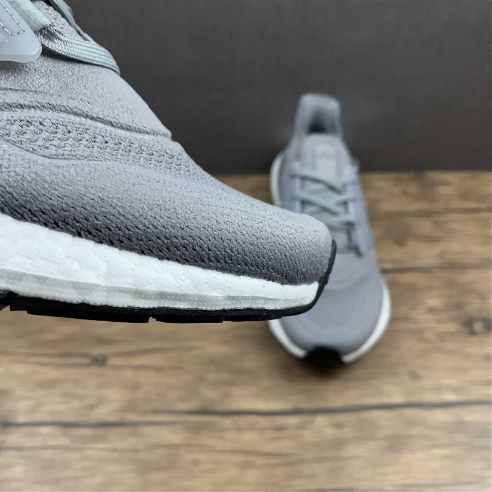 Adidas Ultraboost 22 - Cinza