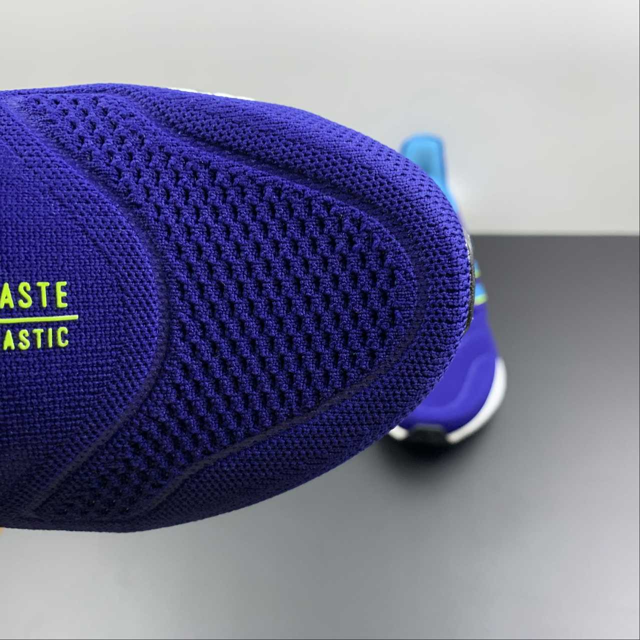 Adidas Ultraboost 22 - Roxo/Azul