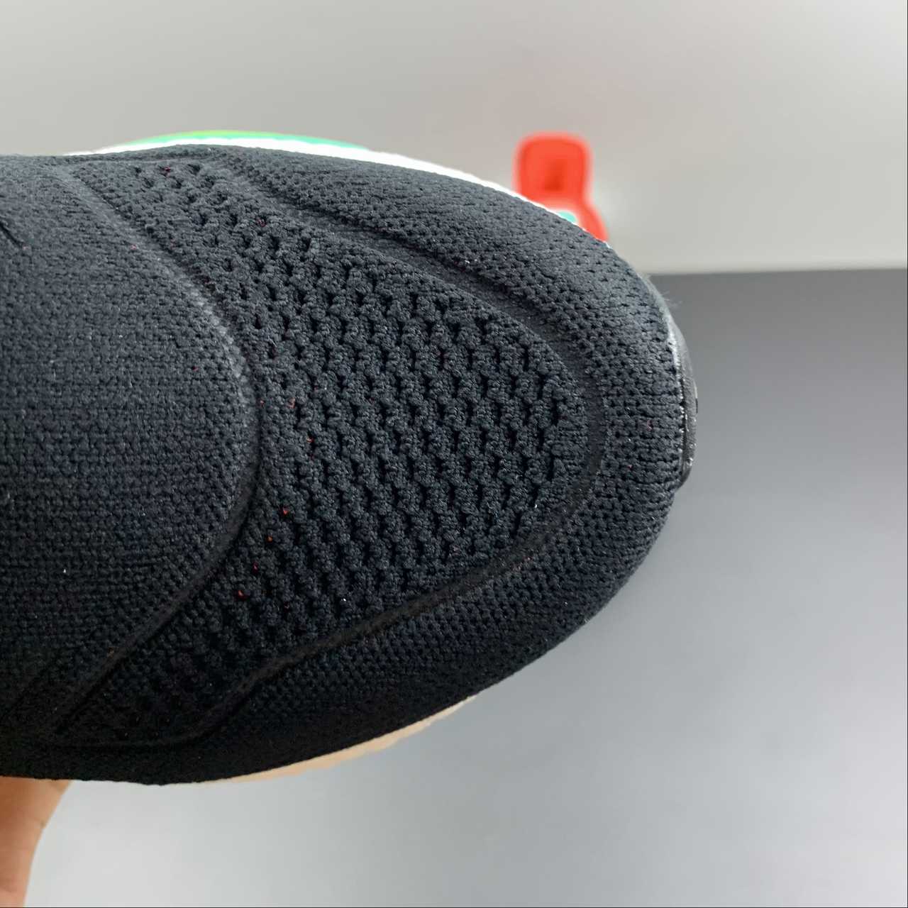 Adidas Ultraboost 22 - Preto/Laranja/Branco