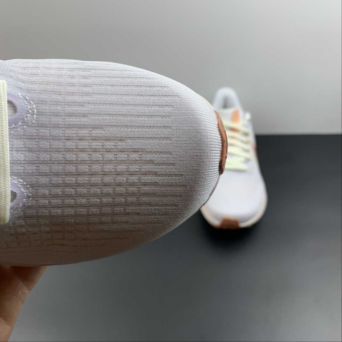 Nike Air Zoom Pegasus 39 - Branco/Laranja