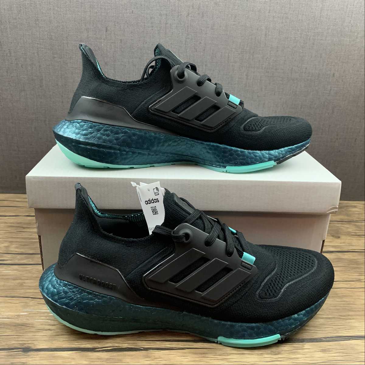 Adidas Ultraboost 22 - Preto/Verde