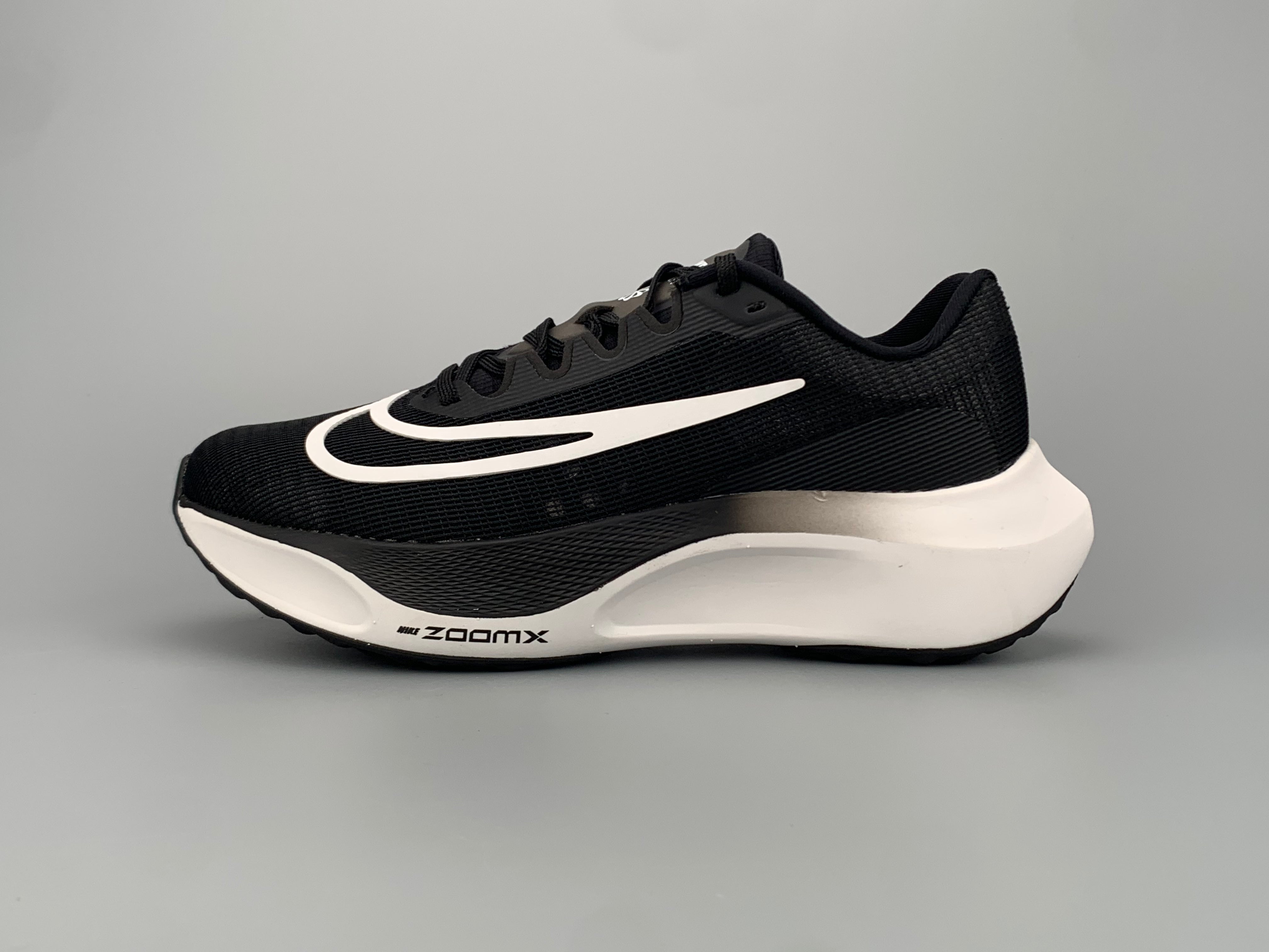 Nike Air ZoomX Fly 5 - Preto/Branco 2